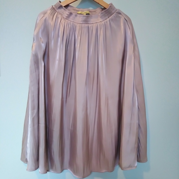 NWOT shinning satin long shirt with lining - Picture 2 of 3